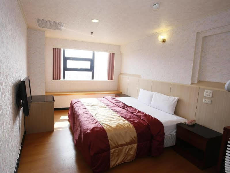Lan Yin Tie Dao Hotel Tainan Esterno foto